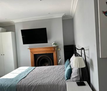 Room 1: Flat 4, 30 Stoke Road, Guildford, GU1 4HR - Photo 6