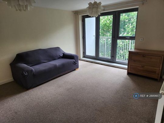 3 bedroom flat to rent - Photo 1