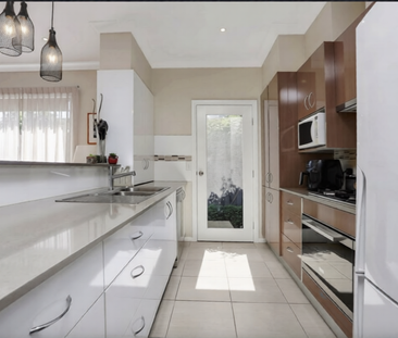 8 Rowland Place, Jordan Springs, NSW 2747 - Photo 4