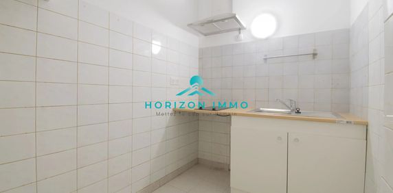 Location Appartement 1 pièce 30m² ST LAURENT DU VAR 06700 - Photo 2