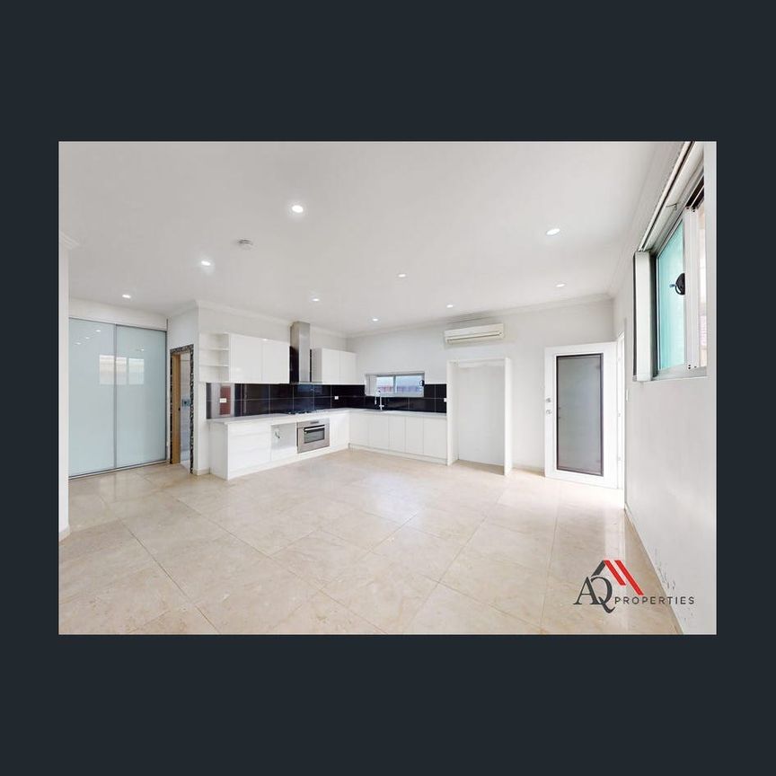 Spacious 2 bed Grannyflat - Bills included - Photo 1