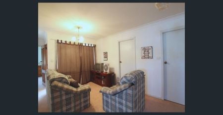 Three bedroom home in quiet surrounds. - Photo 3