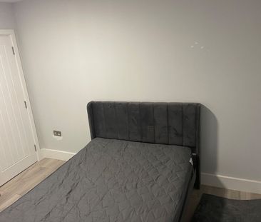 Room in a Shared House, Ashburton Road, RG2 - Photo 3