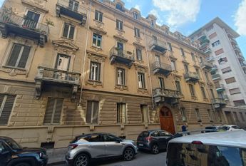 Crocetta – affittasi quadrilocale