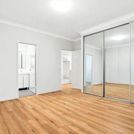 Modern, Bright & Ultra Convenient - Walk to Everything! - Photo 4