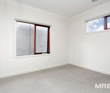 12/410 Waverley Road, Malvern East - Photo 2