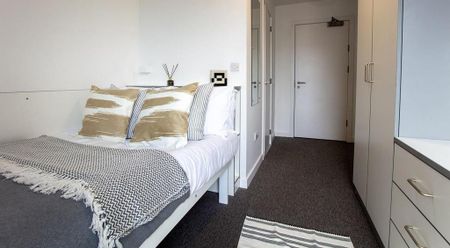 1 bedroom in a flat share to rent - Photo 5