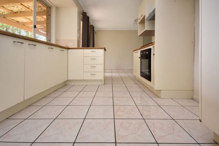 3 Bedroom Home - Great location - Photo 3