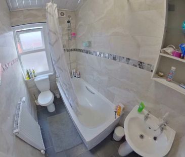 6 Bedroom Mid Terraced House for rent in Queens Road - Photo 4