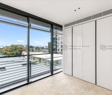 LUXURY 2 BEDROOM W/ WATER VIEWS OF LAVENDER BAY- 'AQUALUNA' - Photo 3