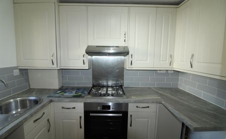 Walesby Court, LS16 - Photo 3