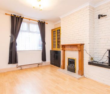 2 bed House - Mid Terrace To Let - Photo 2