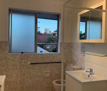 Bright Top-Floor 1 Bedroom in Prime Manly Location - Photo 4