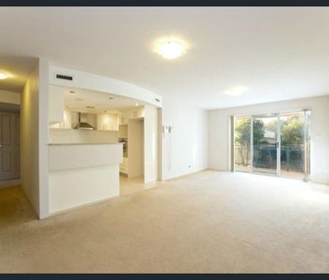 LARGE THREE BEDROOM GROUND FLOOR APARTMENT - Photo 1