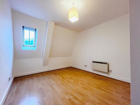 2 bedroom Flat To Let - Photo 4