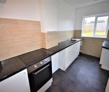 3 bedroom end of terrace house to rent - Photo 4