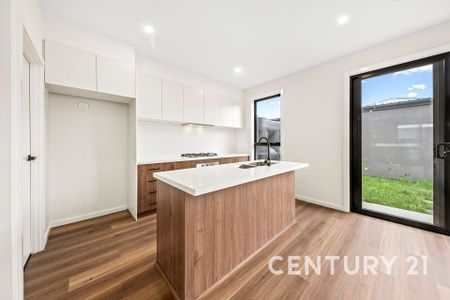 Modern Townhouse Living with Exceptional Comfort - Photo 5