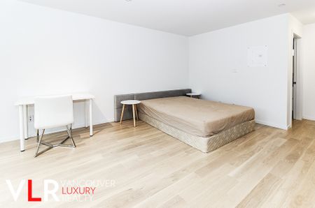 Garden Suite Level in Vancouver West Side, BC - Photo 3