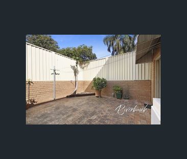 Townhouse In A Prime Location - Photo 6