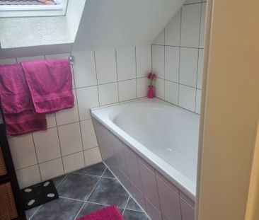 Heimelige 2.5 Zimmer-Dachwohnung an zentraler Lage - Foto 3