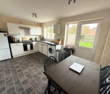 3 bedroom semi-detached house to rent - Photo 1