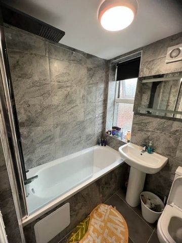 Room in a Shared House, Cardigan Lane, LS4 - Photo 5