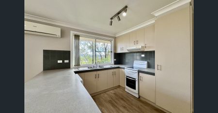 Spacious 3-Bedroom Home with Dual Car Garage! - Photo 2