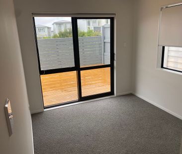 Stunning 4BR New Build in Flat Bush - Photo 4