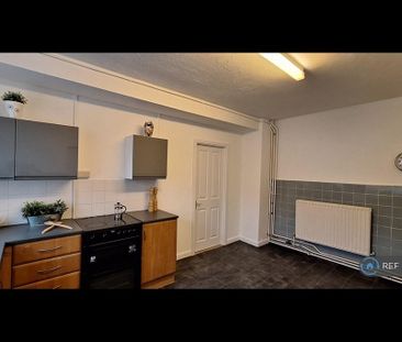 2 bedroom end of terrace house to rent - Photo 3