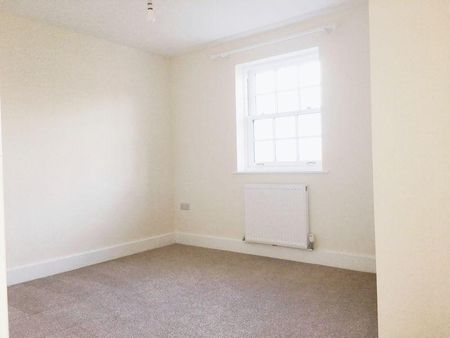 4 bedroom detached house to rent - Photo 2