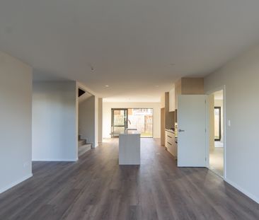 Near New Luxurious 3-Bedroom Home - Photo 3