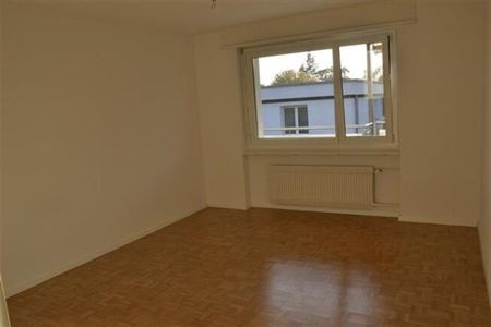 Quiet and central 2.5-room apartment in Baar - Foto 2