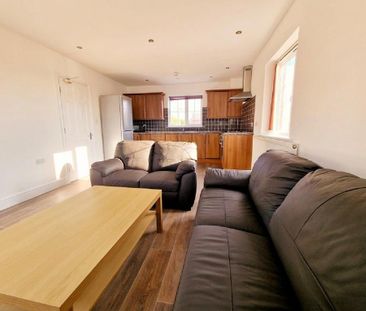 3 bedroom flat to rent - Photo 2