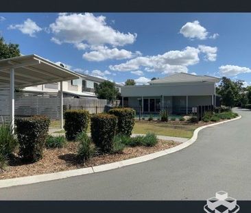 3 Bedroom townhouse- available now!! - Photo 1