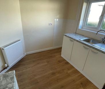 2 bedroom semi-detached house to rent - Photo 4
