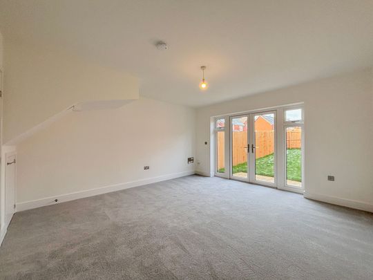 3 bed semi-detached house to rent in Beard Close, Kenilworth, CV8 - Photo 1