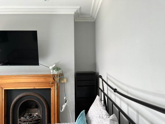 Room 1: Flat 4, 30 Stoke Road, Guildford, GU1 4HR - Photo 1