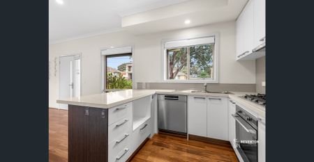 Modern and Convenient Living in the Heart of Chadstone! - Photo 5