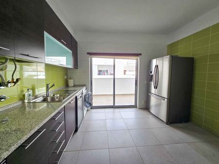 Apartamento T2 para Arrendamento Anual em Portimão - Photo 2