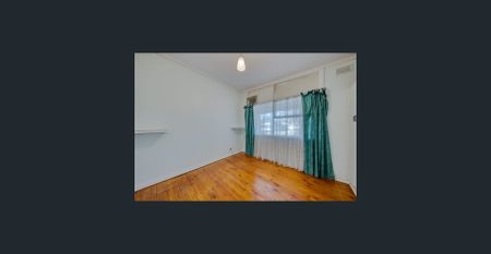 Comfortable Family Home in Convenient Modbury Location - Photo 5