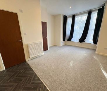 STUDIO ALUM CHINE ROAD, WESTBOURNE - Photo 1