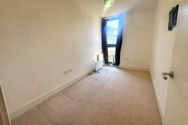 Fox Lane North, Chertsey - 2 bedrooms Property for lettings - Seymours - Photo 1