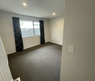 Gloucester awaits!! - Photo 5