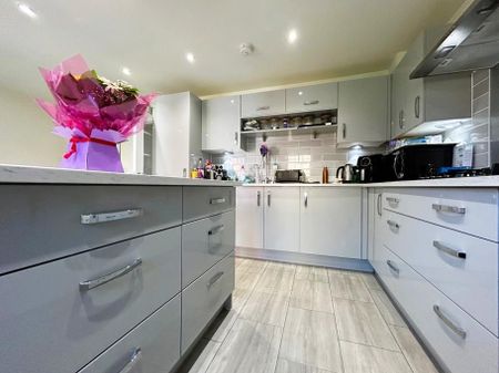 4 bedroom detached house to rent - Photo 5