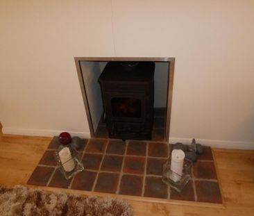 4 bedroom semi-detached bungalow to rent - Photo 2