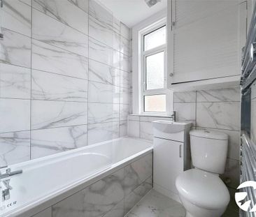 3 bedroom end of terrace house to rent - Photo 2