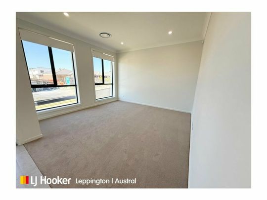 FRESH, MODERN & MOVE IN READY - Photo 1