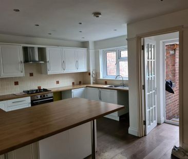 3 bedroom terraced house to rent - Photo 1