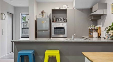 Modern 3 Bedroom Townhouse in Great Location - Photo 5