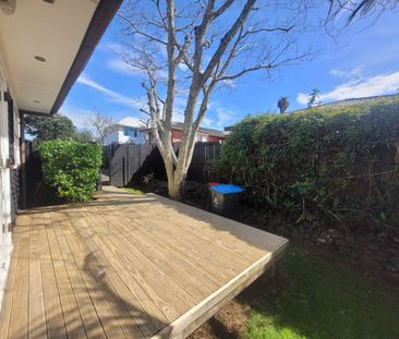 Large spacious 5 Bedroom home - Photo 3
